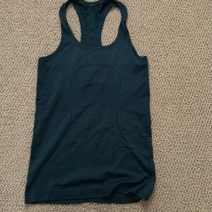 Lululemon Swiftly racerbsck tech tank top women Size 4. Hunter green